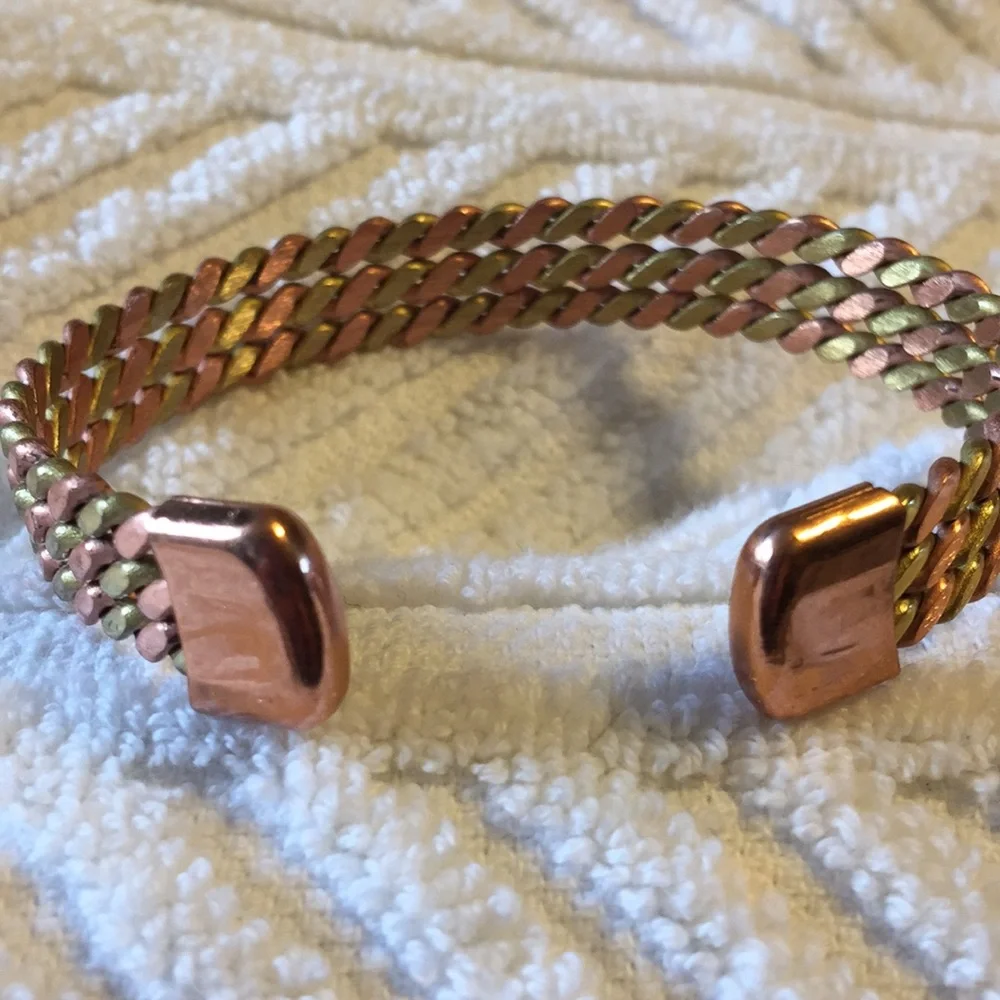 Vintage copper cuff bracelet and size 8 ring - Picture 3 of 7